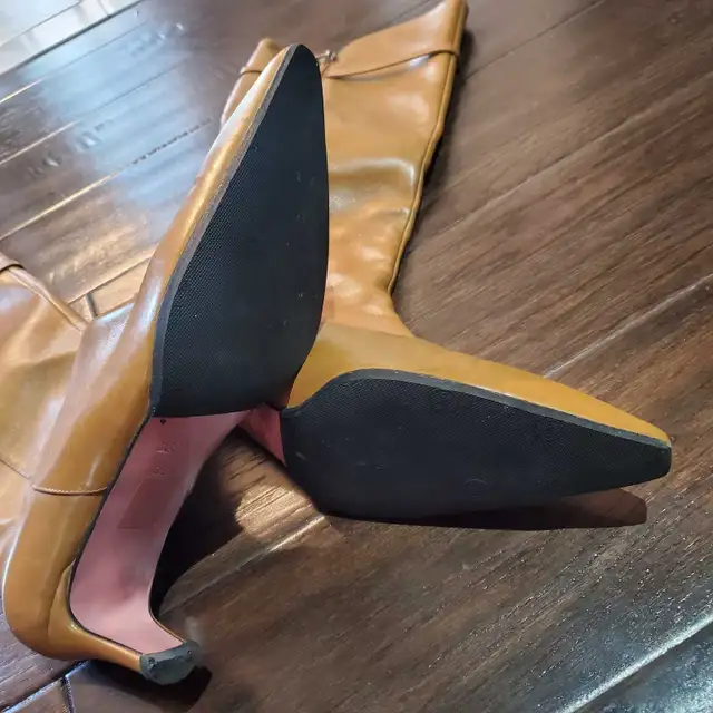 Escada Leather Boots Authentic 38.5 in Women's - Shoes in Markham / York Region - Image 10