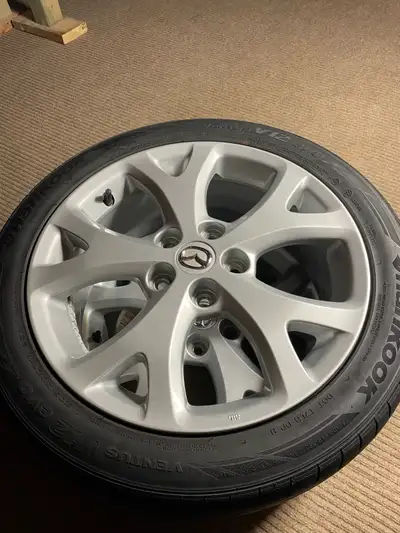 Mazda Rims 5x114.3 – Fits CX-5 / Mazda3 / Mazda5/Mazda6. The tires are worn out.