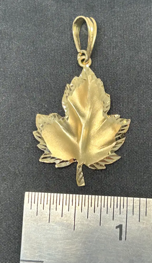 Large 10K Gold Maple Leaf Pendant63240706466049123