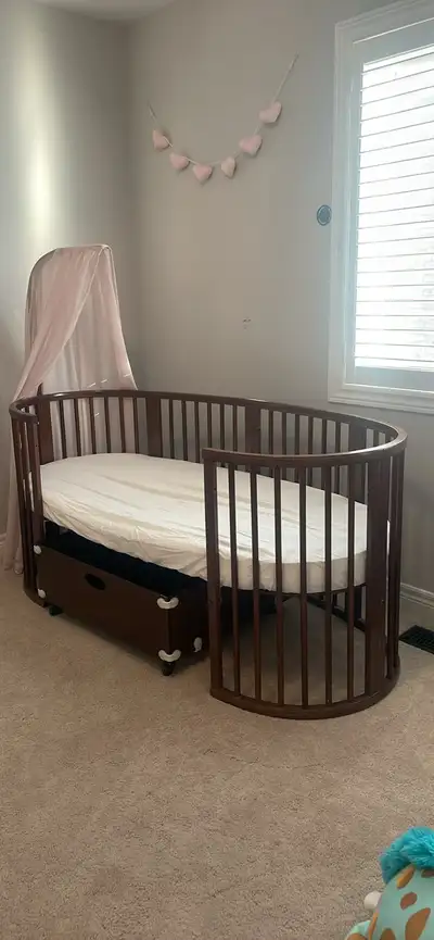 —-Still available if you are viewing, no need to ask. —-Pick up: Newmakret or Vaughan (Can take apar...
