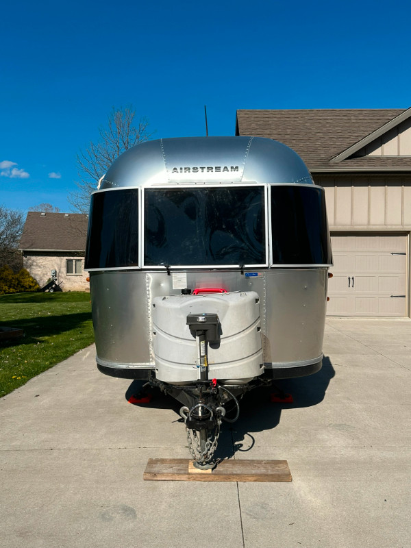 2015 Airstream Bambi 22FB Sport in Travel Trailers & Campers in Chatham-Kent - Image 2