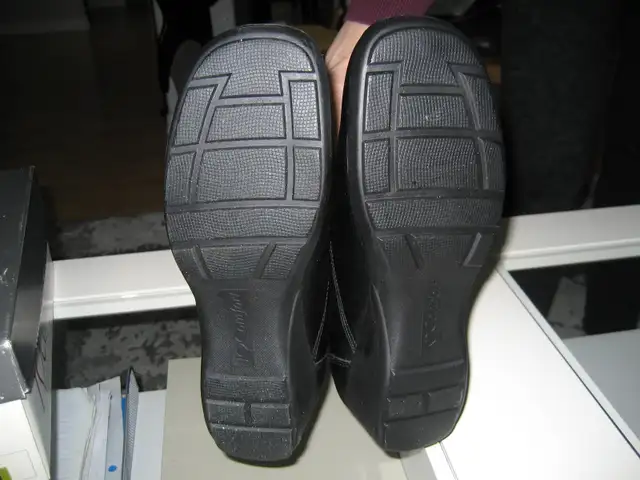 Ladies New leather winter boots ,10m in Women's - Shoes in Edmonton - Image 5