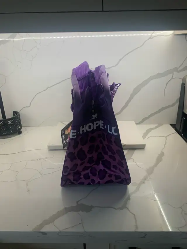 Justin Bieber Someday Duffle Bag in Bags & Luggage in Mississauga / Peel Region - Image 4