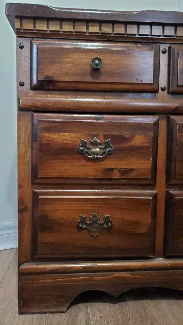 Vintage 1980's Solid Wood Dresser in Dressers & Wardrobes in Norfolk County - Image 5