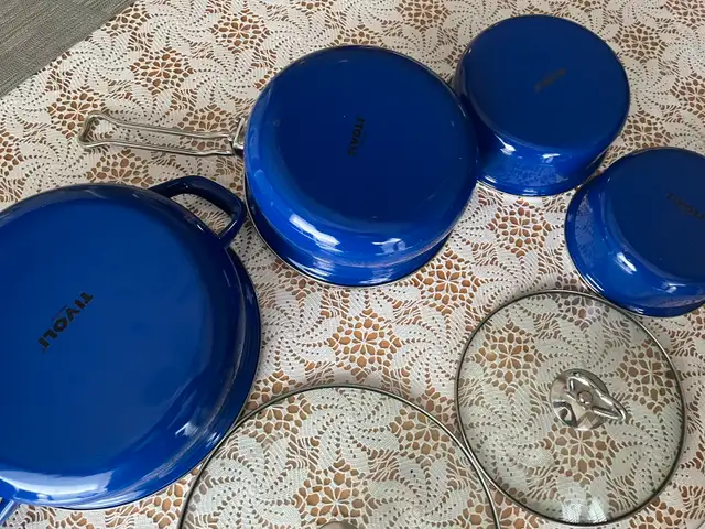 Tivoli cookware set 13 pices $ 125.00.62864744788483122