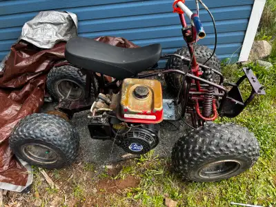 selling mini quad with motor (not sure if it runs), has a #420 sprocket,clutch and jackshaft *sprock...