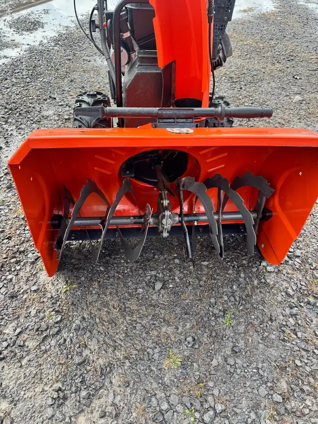 souffleuse a neige husqvarna 30po in Snowblowers in Trois-Rivières - Image 6