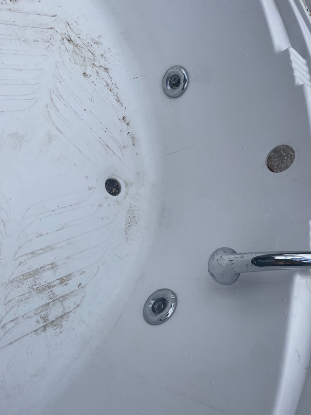 Jacuzzi bath tub  in Plumbing, Sinks, Toilets & Showers in Kawartha Lakes