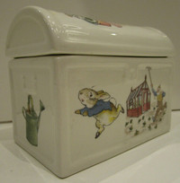 NEW WEDGWOOD PETER RABBIT TRUNK SHAPED BOX