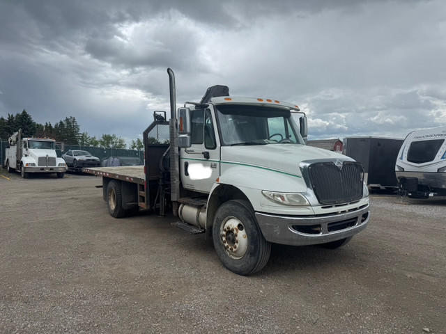 2007 International 4400 hiab 099 30’ picker in Heavy Trucks in Calgary - Image 2