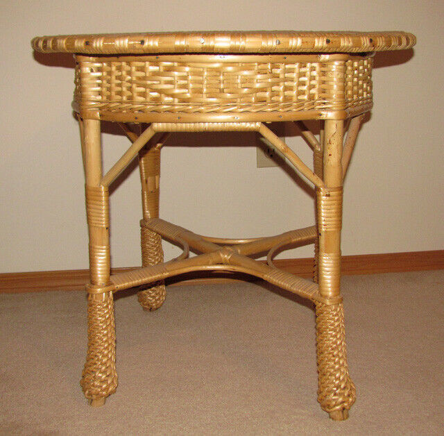 Wicker Table - 25" Diameter, Handmade, In Excellent Condition in Other Tables in Saskatoon - Image 2