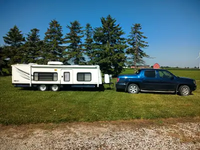 2012 22 foot Hi-Lo trailer. This trailer is easy to pull because the roof hydraulicly lowers for roa...