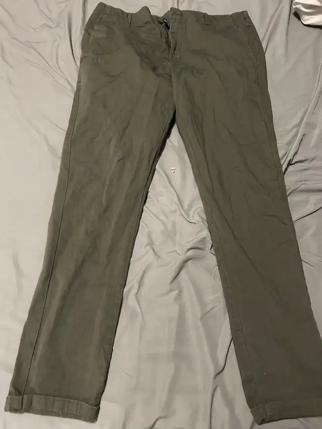 Core olive green chinos sz 34 in Men's in Oakville / Halton Region - Image 2