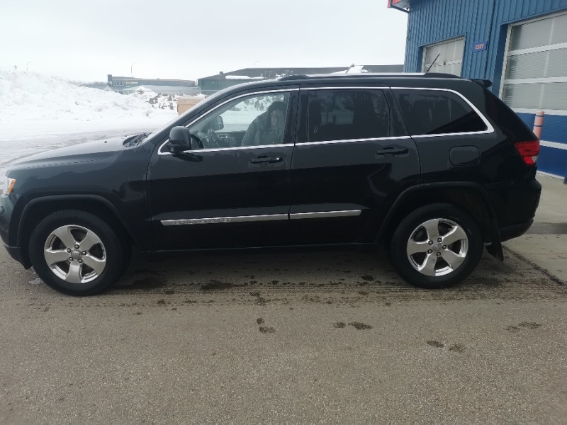 2012 Jeep Grand Cherokee Laredo Cars & Trucks Red Deer Kijiji