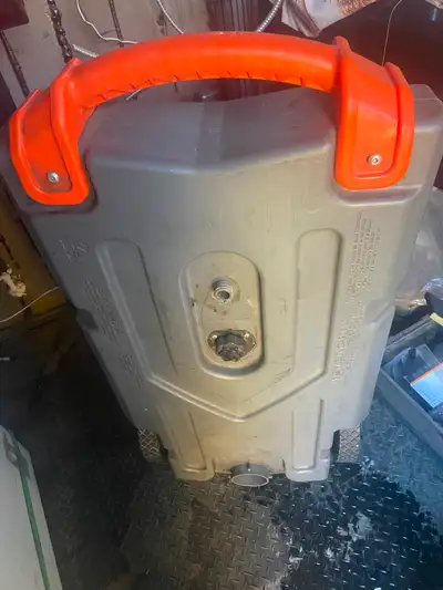 Only ever used for grey water. Comes with hoses (1 never used and the other lightly) solid condition...