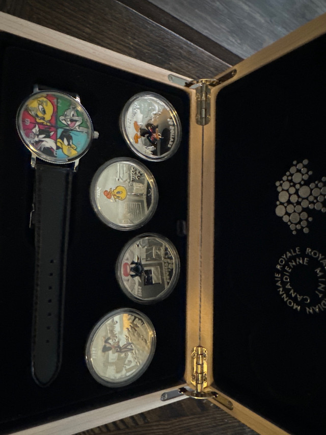 Looney Tunes Coin set and watch in Arts & Collectibles in Hamilton - Image 3