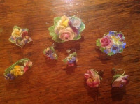 ANTIQUE ASSORTED PORCELAIN BROOCHES AND EARRINGS