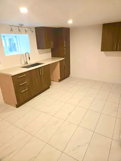 Secteur : Fabreville, Laval Disponibilité : 15 juin 2025 Loyer mensuel : 1 350 $ Description du loge...
