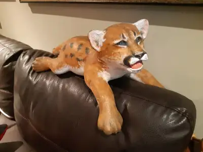 Awesome and very well made lion or cheetah cub statue in a playful pose that will sit nicely on top...