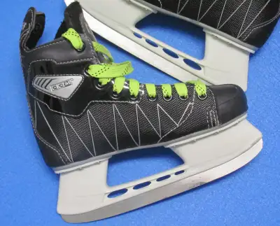CCM YOUTH SKATES Size - 4 (Inner Length 23.5cm/9.2'') Dwight, View more