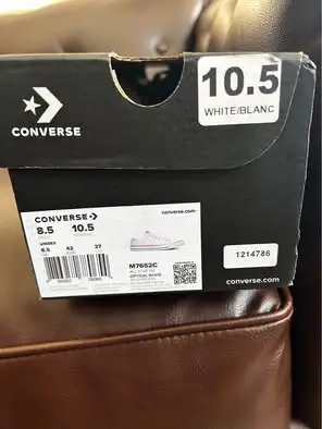 Colour: white Size 8.5 women, 10.5 men Pick up in Scenic Acres nw