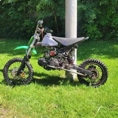 110 pitbike. Does run, Has key. Needs work Missing chain