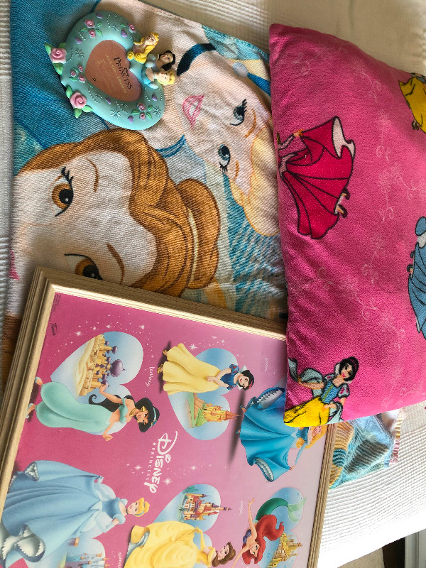 DISNEY PRINCESS BUNDLE in Toys & Games in Delta/Surrey/Langley - Image 2