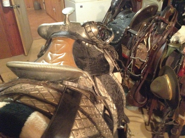 Western Silver Saddle by Ted Flowers dans Accessoires pour bétails et chevaux  à Ville de Québec - Image 2