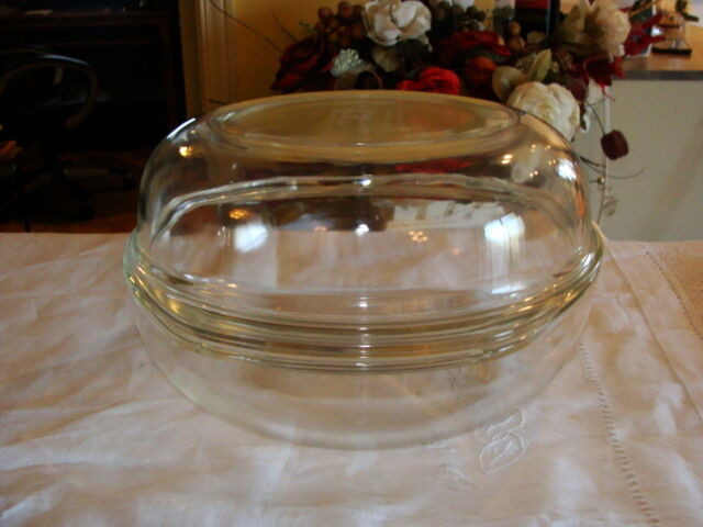 Gros pyrex rond, USA, pour four seulement in Arts & Collectibles in Laval / North Shore - Image 3