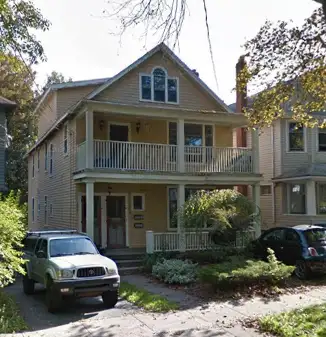 Large, Open 2 Bdr flat. Minutes to Dal/Grocery/Downtown July 1st