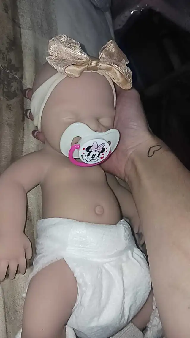 full body silicone baby girl reborn doll in Toys in Ottawa - Image 7