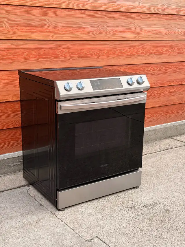 Samsung Slide-In Electric Range – 30” in Stoves, Ovens & Ranges in Mississauga / Peel Region - Image 3