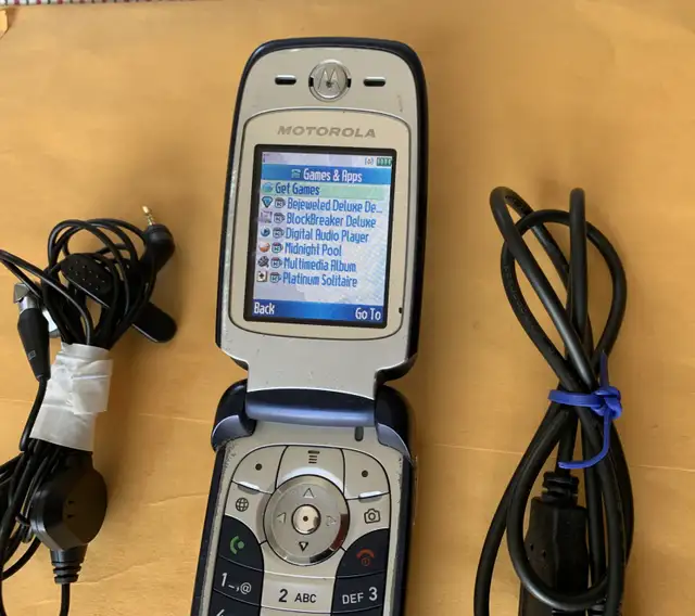 Motorola V360 Original GSM Flip Mobile Phone-Bluetooth-Unlocked in Cell Phones in City of Toronto - Image 11