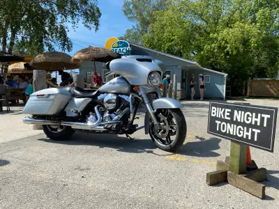 2015 street glide special starts runs rides and stops perfectly , bike is in great condition Upgrade...
