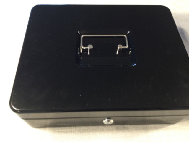 Metal KYODOLED Locking Cash Box in Other Business & Industrial in City of Halifax