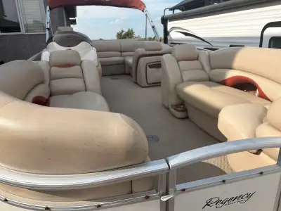 For sale is a 2009 Suntracker 22FT pontoon boat, boasting a robust 115 HP engine, perfect for leisur...
