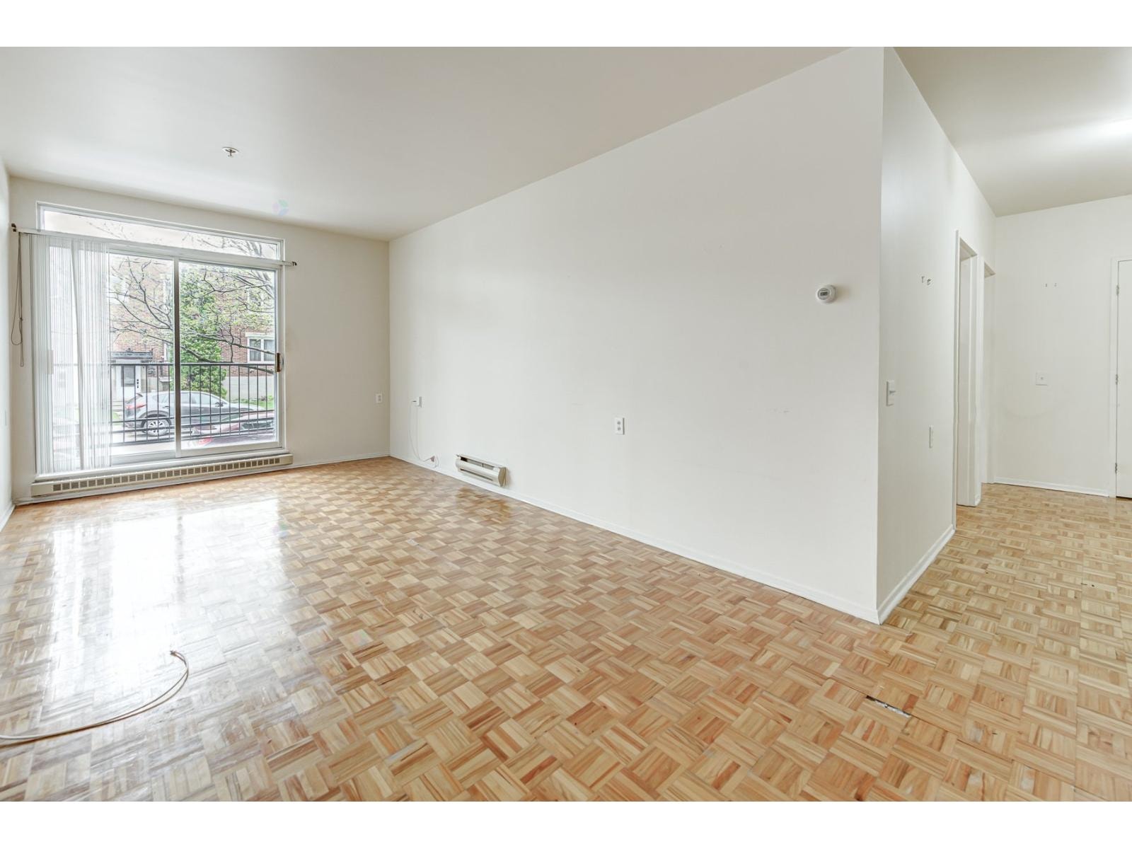 Ahuntsic-Est, 4½, 2 ch fermées, style condo pour 50 ans et + — photo 1