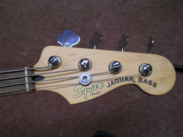 Fender Squire Jaguar Active Passive Bass New dans Amplificateurs et pédales  à Laval/Rive Nord - Image 3