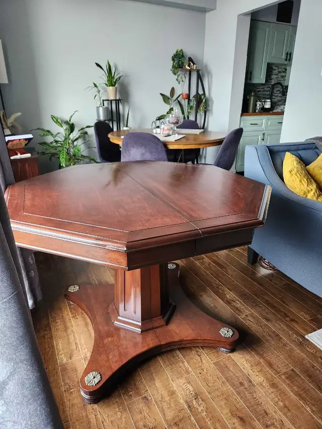 Octagonal Pedestal Game/Dining Table in Dining Tables & Sets in City of Toronto - Image 2