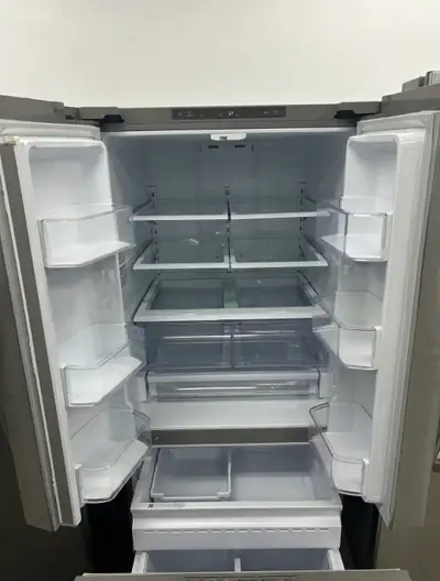 Samsung Fridge For Sale- Need Repair/ Frigo Samsung À Vendre- Né, View more