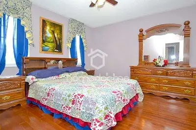 Jane and Major Mackenzie - spacious furnished room in the 2nd floor for rent in a 4 bedroom house. W...