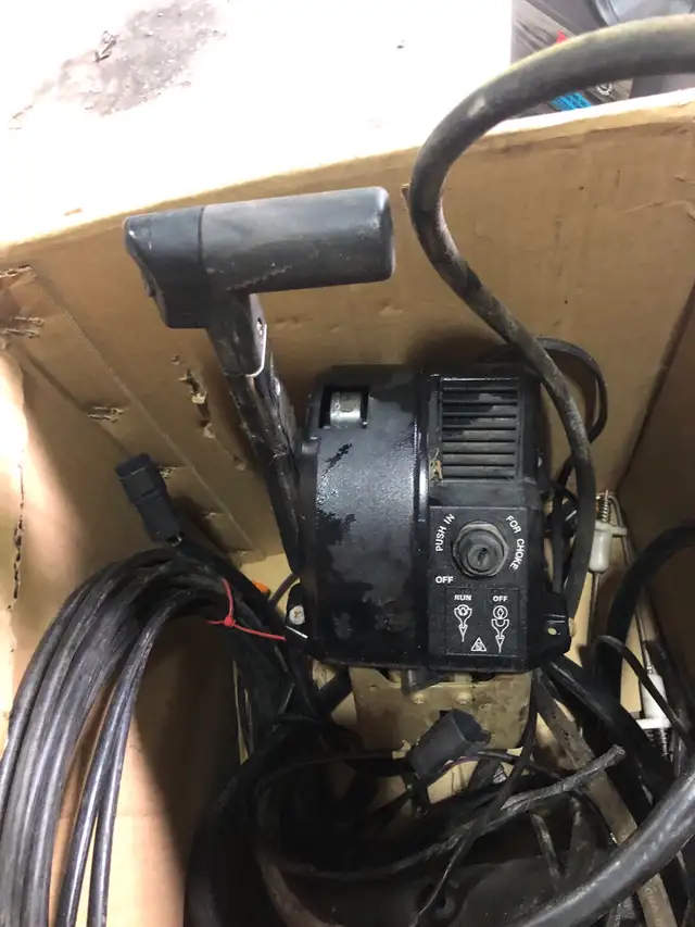 1996 Johnson 175 Oceanrunner Part Out in Other in Napanee - Image 7