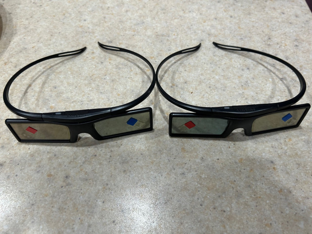 Samsung 3D glasses in Video & TV Accessories in La Ronge