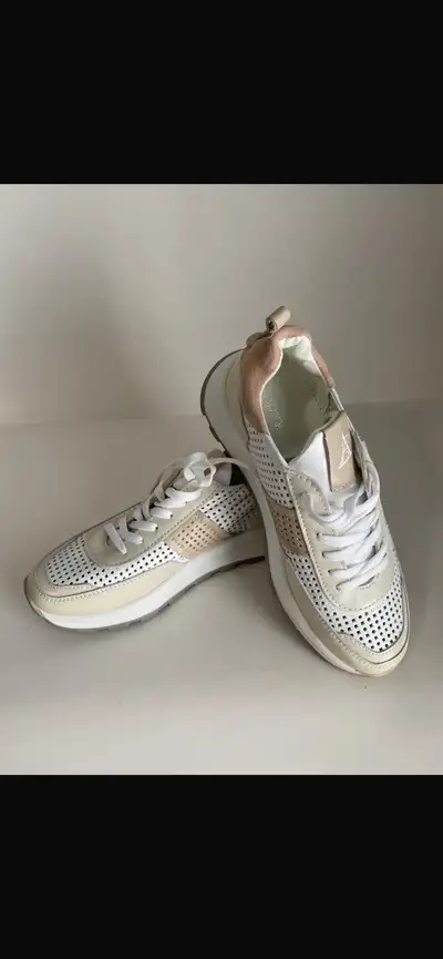Women’s casual shoes, View more