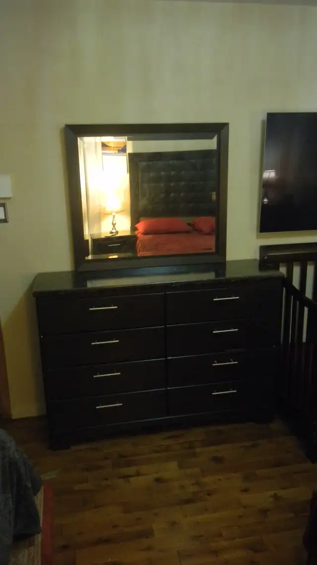 Bedroom set Ensemble Set de Chambre a Coucher QUEEN in Multi-item in City of Montréal - Image 6