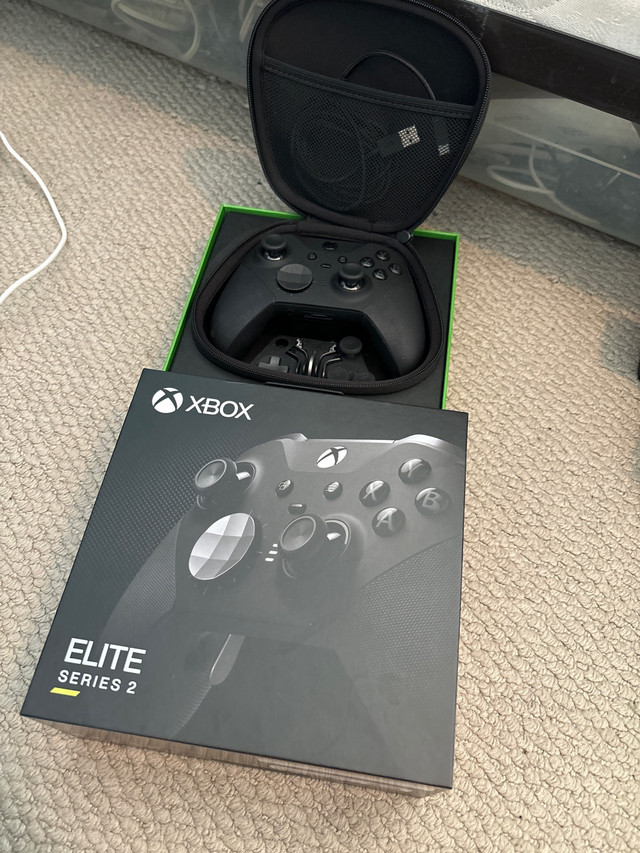  Xbox elite controller  in Xbox Series X & S in Markham / York Region - Image 2