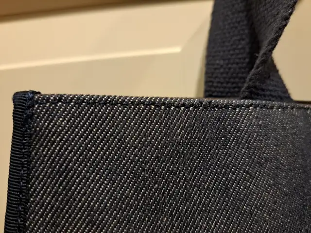 Authentic Burberry London Canvas Tote in Women's - Bags & Wallets in Oakville / Halton Region - Image 10