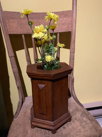 Superbe vase antique en bois 