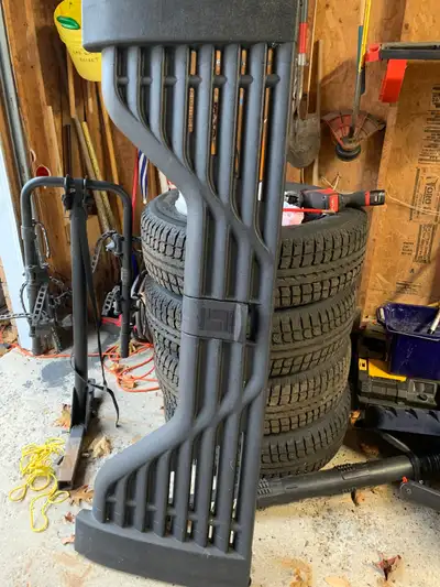 Fifth Wheel Tailgate for 1999-2006 Silverado GMC, brand new, used once