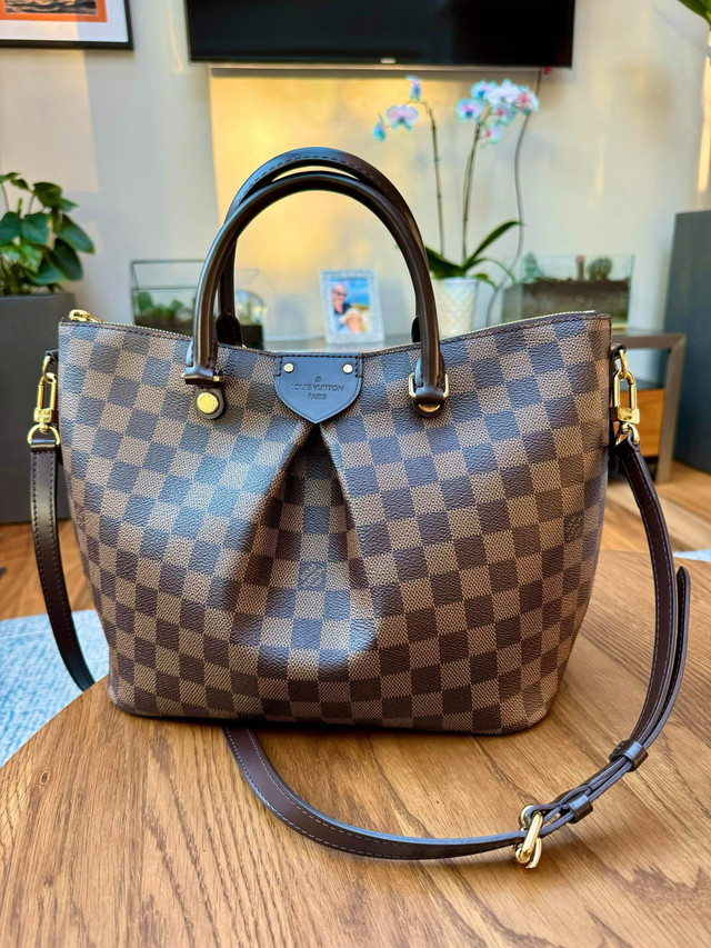 Louis Vuitton Vintage M/M in Women's - Bags & Wallets in Burnaby/New Westminster